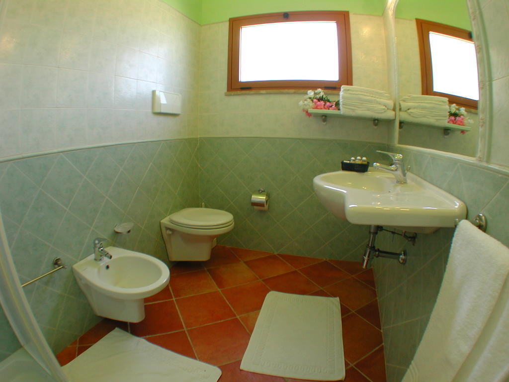 Villaggio Piscina Rei Monte Nai Szoba fotó